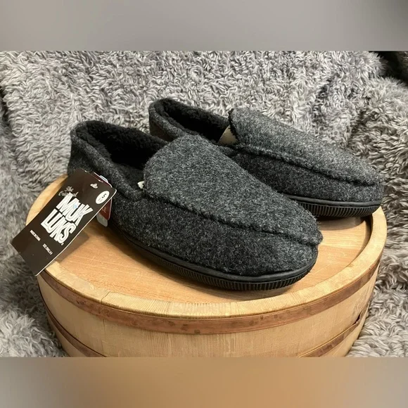 Muk Luks Grey Slippers Size 8-9 - Picture 1 of 9
